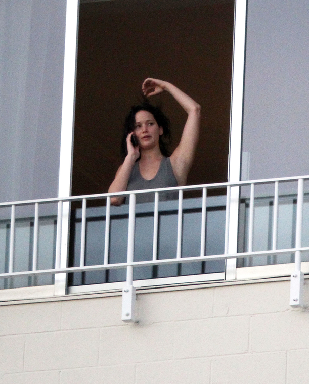 jlaw_candid_26feb2013hawaii_022.jpg