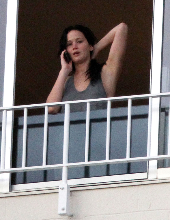 jlaw_candid_26feb2013hawaii_023.jpg