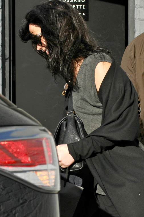 jlaw_candids_25feb2013_002.jpg