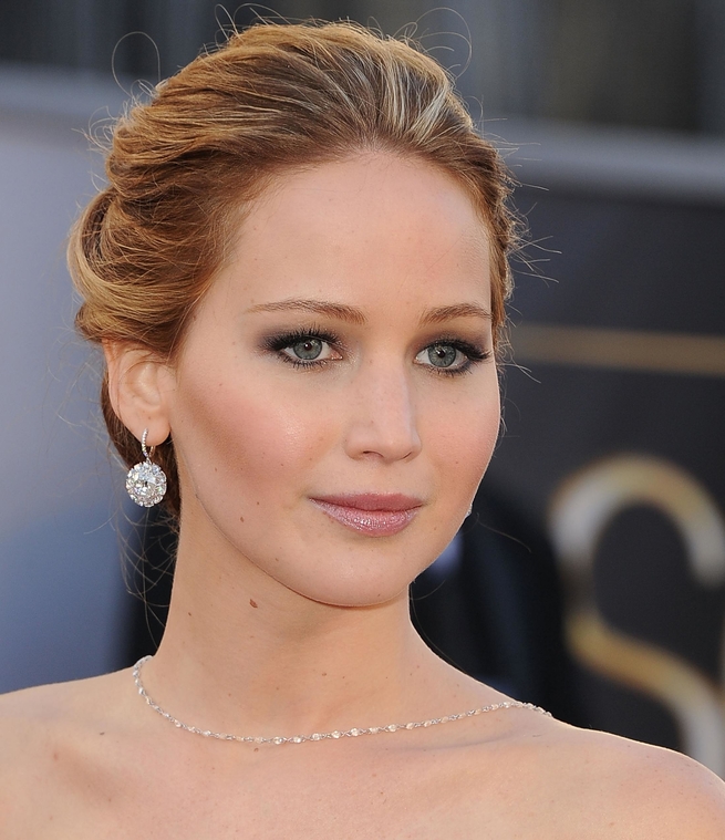 jlaw_events_24feb2013_academyawardsredcarpet_012.jpg