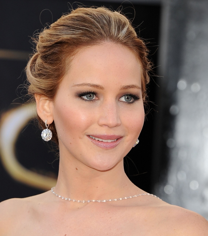 jlaw_events_24feb2013_academyawardsredcarpet_014.jpg