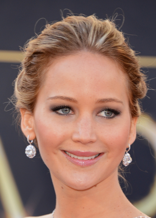 jlaw_events_24feb2013_academyawardsredcarpet_030.jpg
