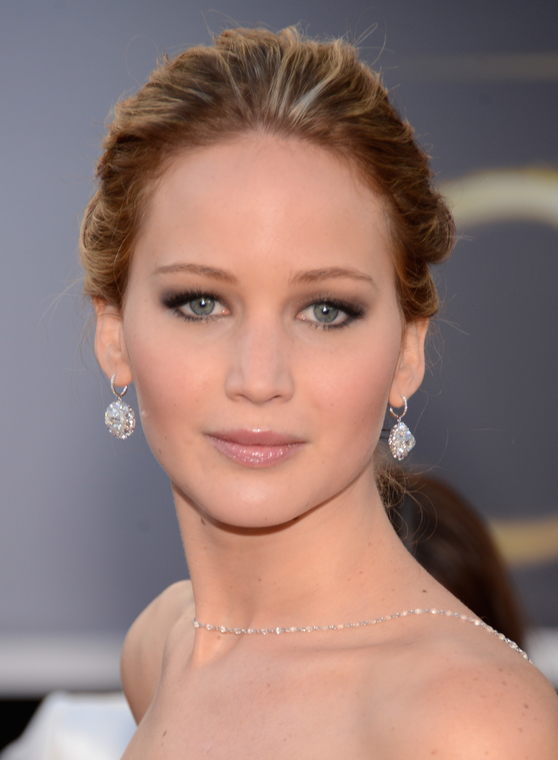 jlaw_events_24feb2013_academyawardsredcarpet_032.jpg