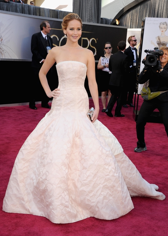 jlaw_events_24feb2013_academyawardsredcarpet_053.jpg