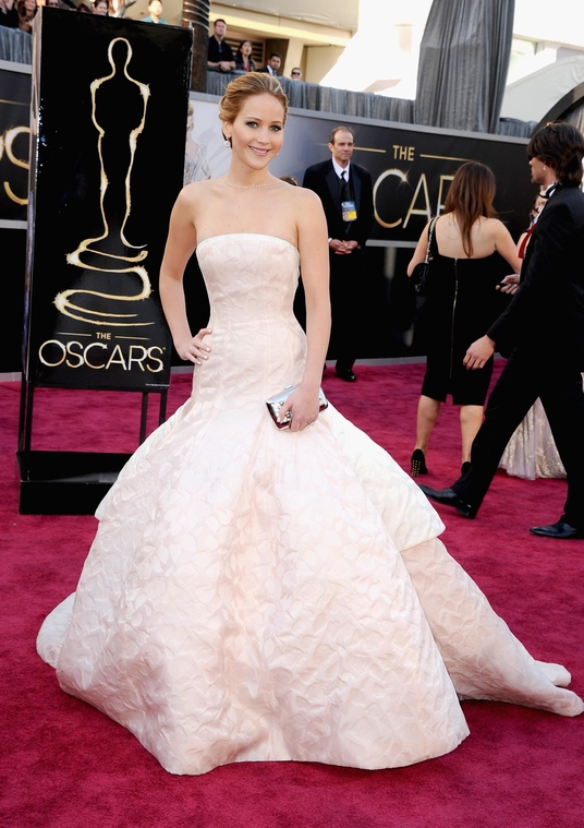 jlaw_events_24feb2013_academyawardsredcarpet_059.jpg