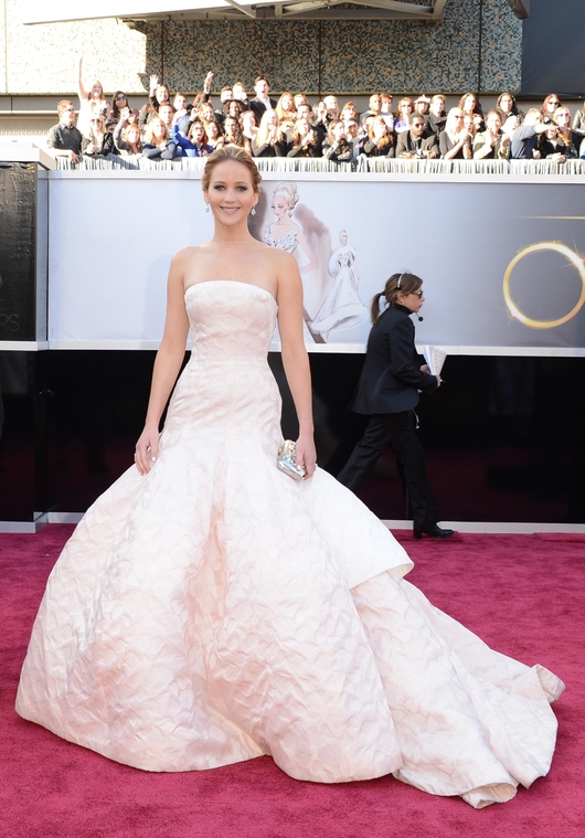 jlaw_events_24feb2013_academyawardsredcarpet_072.jpg