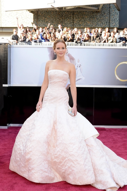 jlaw_events_24feb2013_academyawardsredcarpet_097.jpg