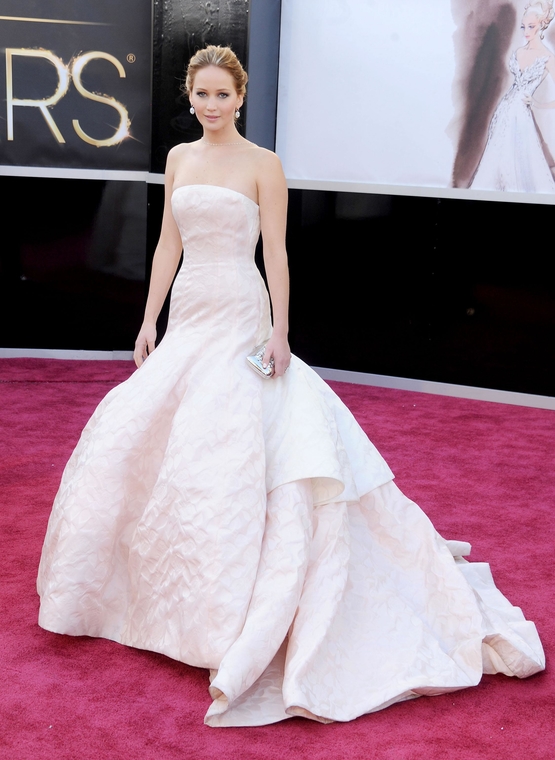 jlaw_events_24feb2013_academyawardsredcarpet_099.jpg