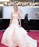jlaw_events_24feb2013_academyawardsredcarpet_072.jpg