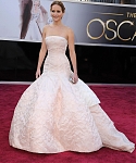 jlaw_events_24feb2013_academyawardsredcarpet_094.jpg
