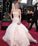 jlaw_events_24feb2013_academyawardsredcarpet_104.jpg