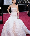 jlaw_events_24feb2013_academyawardsredcarpet_112.jpg