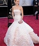 jlaw_events_24feb2013_academyawardsredcarpet_115.jpg