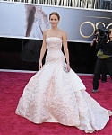 jlaw_events_24feb2013_academyawardsredcarpet_121.jpg