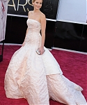 jlaw_events_24feb2013_academyawardsredcarpet_130.jpg