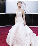 jlaw_events_24feb2013_academyawardsredcarpet_135.jpg