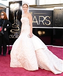 jlaw_events_24feb2013_academyawardsredcarpet_140.jpg