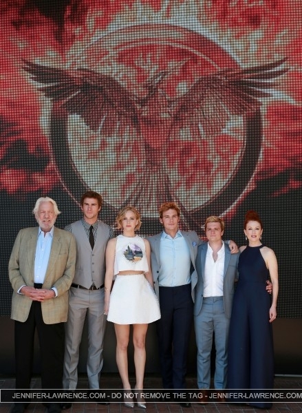 GROUP_May_17_-__Mockingjay_Part_1__photocall_at_Cannes_in_France_288029.jpg