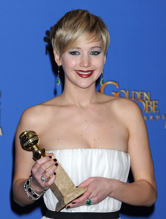 71st_Annual_Golden_Globe_Awards_press_room_2812829.jpg