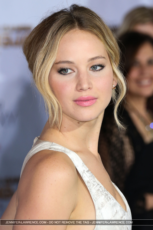 A_November_17_-__Mockingjay_Part_1__LA_Premiere_2810129.jpg