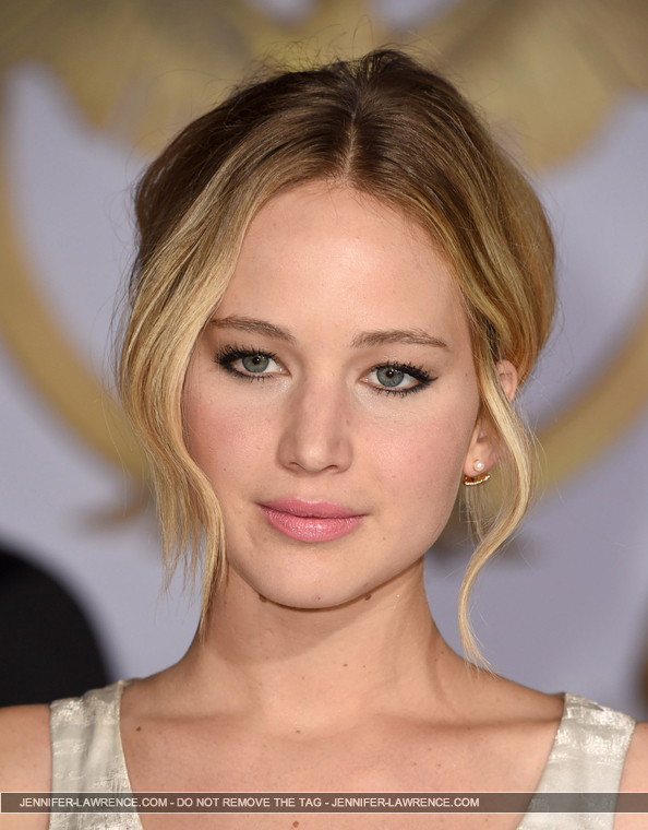 A_November_17_-__Mockingjay_Part_1__LA_Premiere_281529.jpg