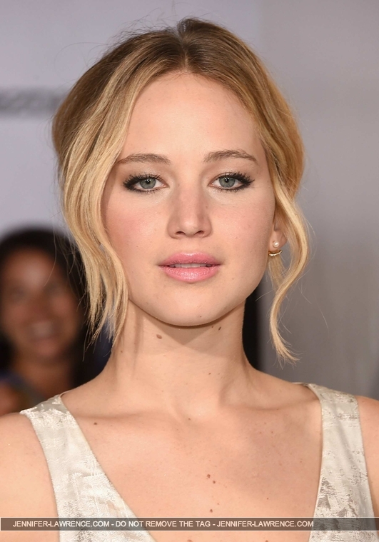 A_November_17_-__Mockingjay_Part_1__LA_Premiere_285229.jpg