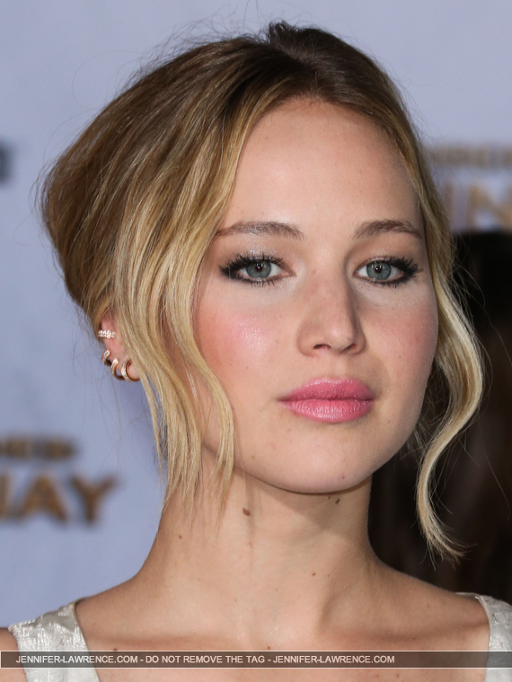 A_November_17_-__Mockingjay_Part_1__LA_Premiere_286329.jpg