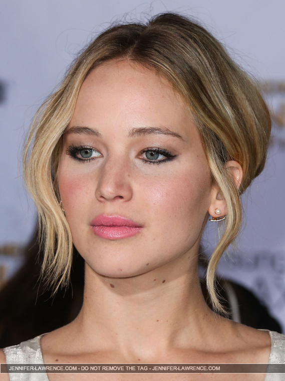 A_November_17_-__Mockingjay_Part_1__LA_Premiere_286429.jpg