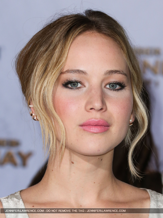 A_November_17_-__Mockingjay_Part_1__LA_Premiere_287029.jpg