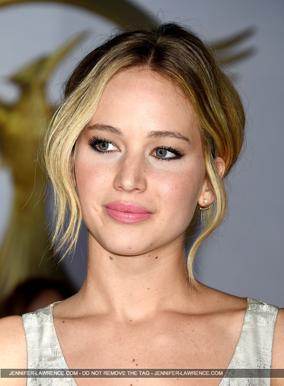 A_November_17_-__Mockingjay_Part_1__LA_Premiere_289329.jpg