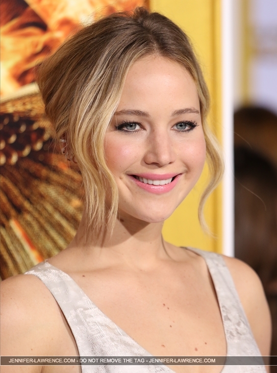 Aa_November_17_-__Mockingjay_Part_1__Premiere_in_Los_Angeles_28129.jpg
