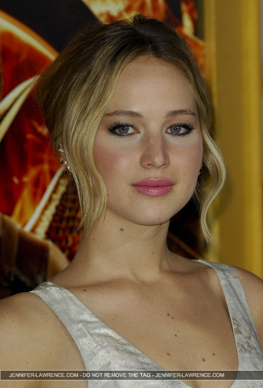 Aa_November_17_-__Mockingjay_Part_1__Premiere_in_Los_Angeles_2815929.jpg