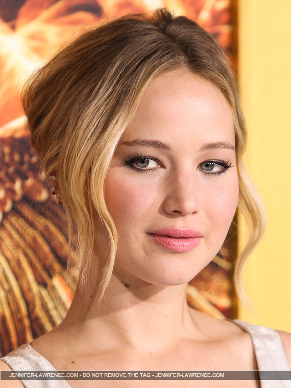 Aa_November_17_-__Mockingjay_Part_1__Premiere_in_Los_Angeles_282829.jpg