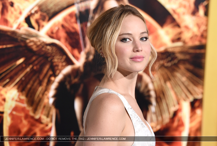 Aa_November_17_-__Mockingjay_Part_1__Premiere_in_Los_Angeles_289129.jpg