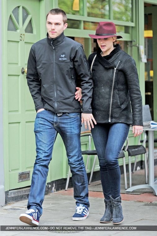 April_24_-_Having_lunch_with_Nicholas_Hoult_in_London_281129.jpg