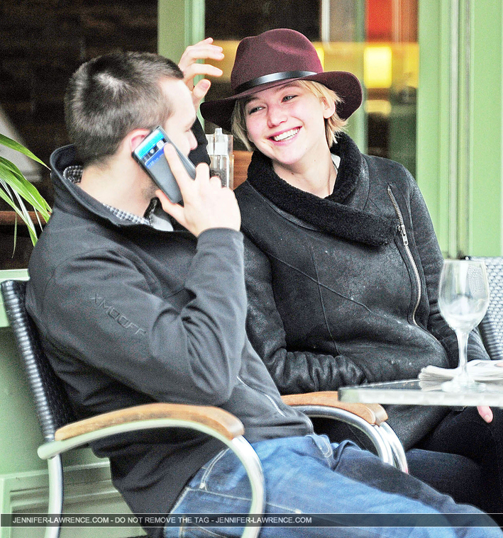 April_24_-_Having_lunch_with_Nicholas_Hoult_in_London_281329.jpg