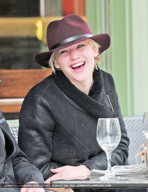 April_24_-_Having_lunch_with_Nicholas_Hoult_in_London_281429.jpg