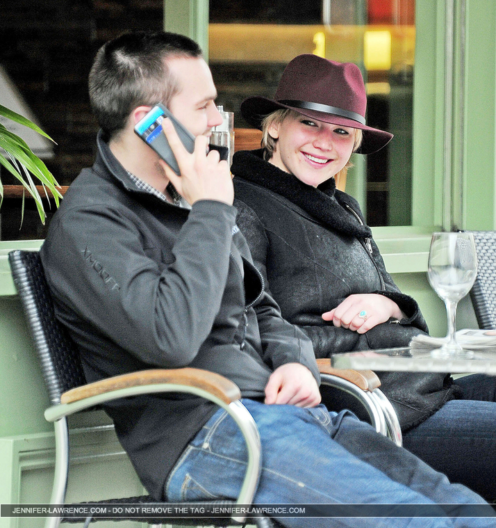 April_24_-_Having_lunch_with_Nicholas_Hoult_in_London_281729.jpg
