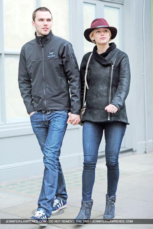 April_24_-_Having_lunch_with_Nicholas_Hoult_in_London_28229.jpg