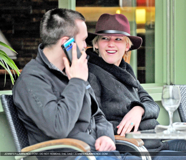 April_24_-_Having_lunch_with_Nicholas_Hoult_in_London_283729.jpg