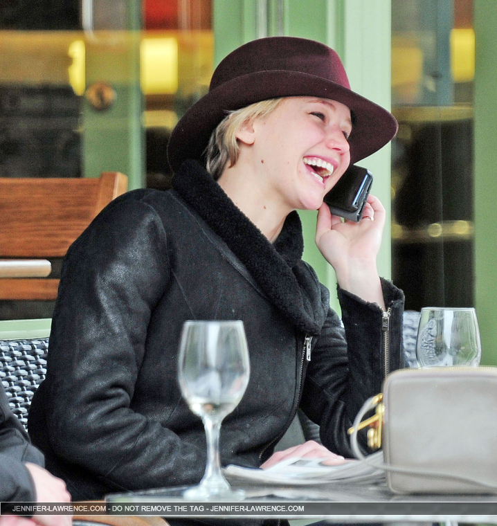 April_24_-_Having_lunch_with_Nicholas_Hoult_in_London_283829.jpg