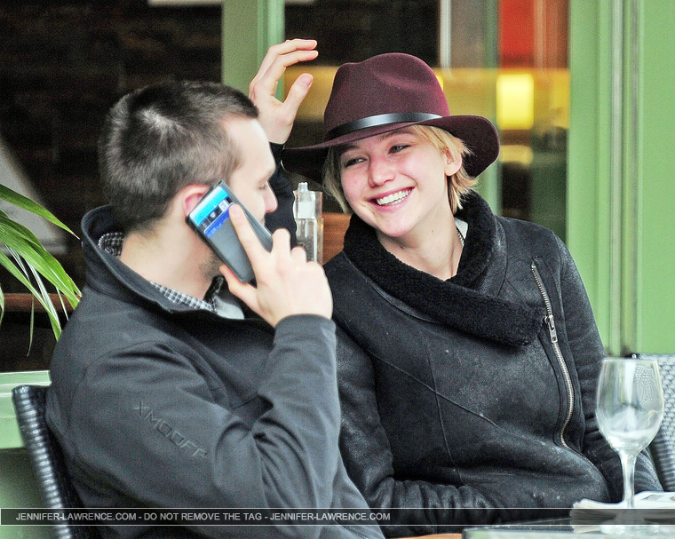 April_24_-_Having_lunch_with_Nicholas_Hoult_in_London_284029.jpg