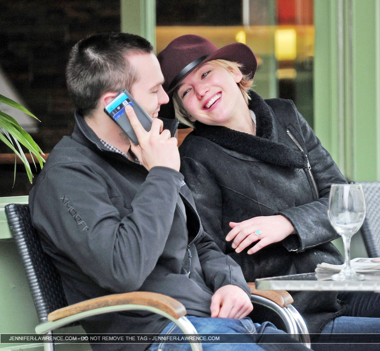 April_24_-_Having_lunch_with_Nicholas_Hoult_in_London_28729.jpg