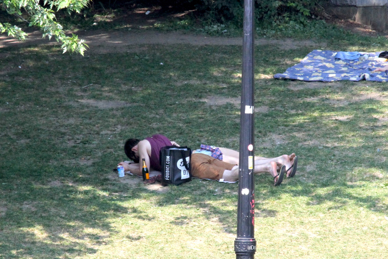 August_20_-_Jennifer_Lawrence___Nicholas_Hoult_at_Park_Lafontaine_in_Montreal_281329.jpg