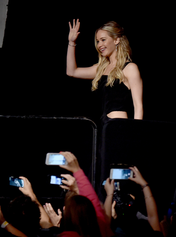 B_PANELJuly_9_-__International_Comic_Con_-___The_Hunger_Games__Mockingjay_Part_2___28329.jpg