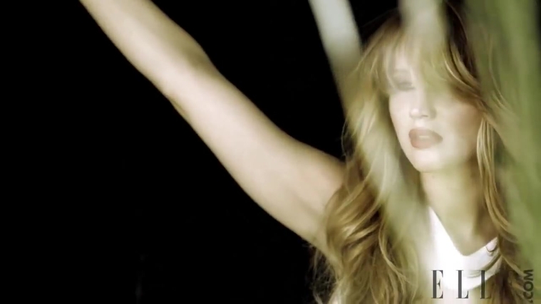 Behind_the_Scenes_Elle_Photoshoot_28December_201229__2824029.jpg
