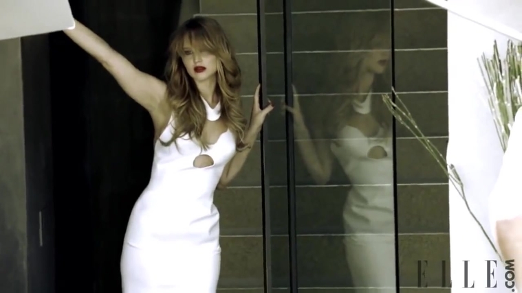 Behind_the_Scenes_Elle_Photoshoot_28December_201229__2824629.jpg