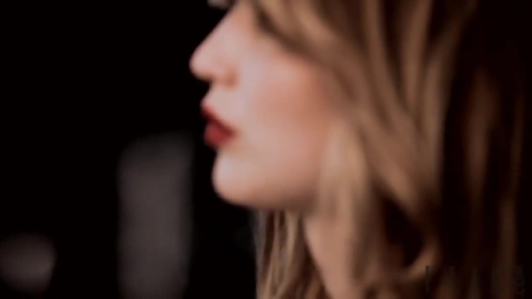 Behind_the_Scenes_Elle_Photoshoot_28December_201229__2828029.jpg