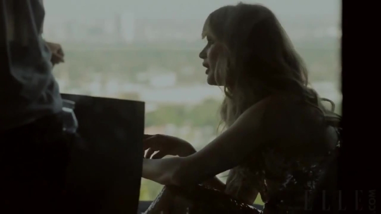 Behind_the_Scenes_Elle_Photoshoot_28December_201229__2829229.jpg