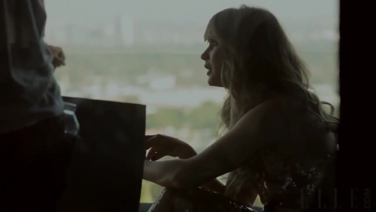 Behind_the_Scenes_Elle_Photoshoot_28December_201229__2829529.jpg